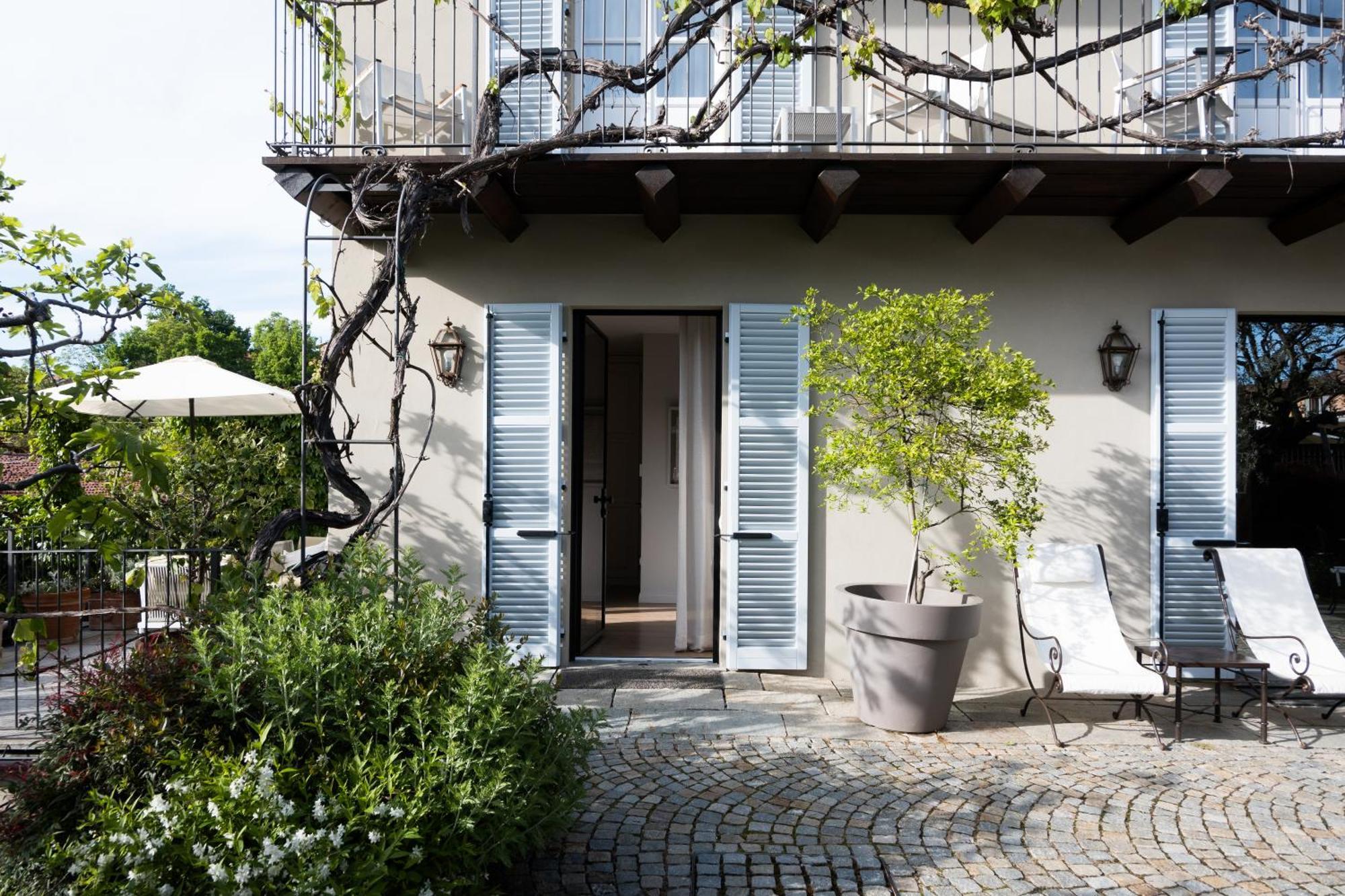 Corte Gondina Boutique Hotel La Morra Exterior photo